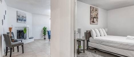 Ferienhaus, Mehrere Betten, Terrasse, Gartenblick (Fox Hunt Hideaway)