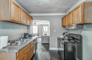Maison, plusieurs lits, patio, vue jardin (Browning Nest) | Cuisine privée