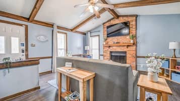 House, Multiple Beds, Patio, Garden View (Wildwind Charmer) | Living area | Fireplace