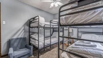 3 habitaciones, decoración personalizada y muebles diferentes