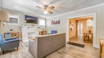 House, Multiple Beds, Patio, Garden View | Living area