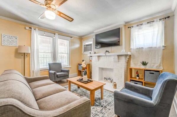 House, Multiple Beds, Patio, Garden View | Living area - Garland Haven Hideaway Both Units (Memphis)