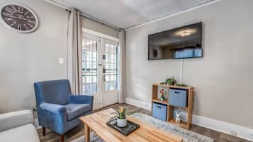 House, Multiple Beds, Patio, Garden View | Living area