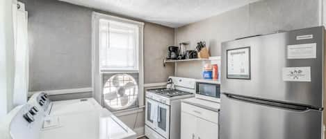 House, Multiple Beds, Patio, Garden View | Private kitchen