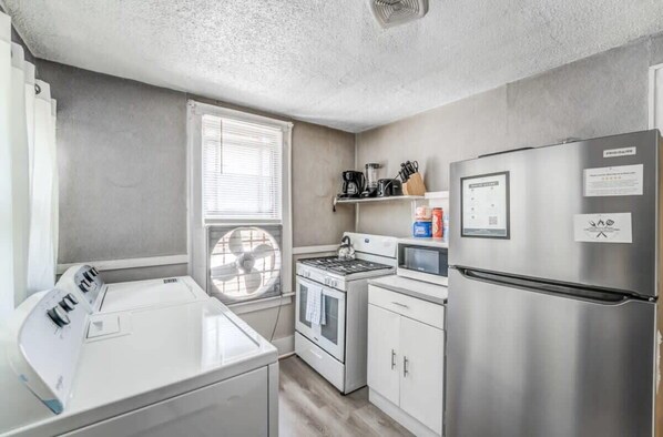 House, Multiple Beds, Patio, Garden View | Private kitchen - Garland Haven Hideaway Both Units (Memphis)