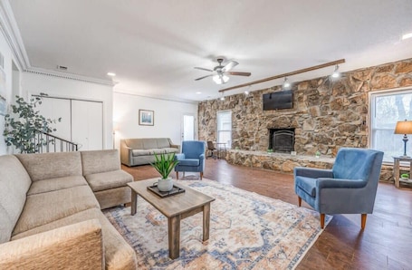 House, Multiple Beds, Patio, Garden View (Parnassus Cottage) | Living area | TV, fireplace