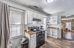 House, Multiple Beds, Patio, Garden View (Parnassus Cottage) | Private kitchen