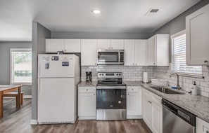 House, Multiple Beds, Patio, Garden View (Crievewood Guesthouse) | Private kitchen