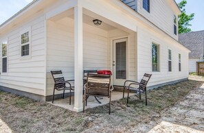 Outdoor dining - Crievewood Guesthouse (Memphis)