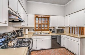 House, Multiple Beds, Patio, Garden View (Pomona Cottage) | Private kitchen
