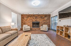 House, Multiple Beds, Patio, Garden View (Pomona Cottage) | Living area | TV, fireplace