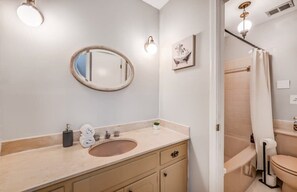 Maison, plusieurs lits, patio, vue jardin (Pomona Cottage) | Salle de bain