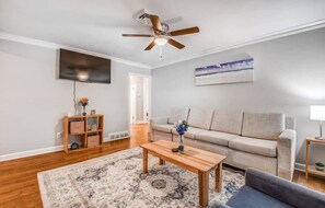 Ferienhaus, Mehrere Betten, Terrasse, Gartenblick (Perkins Paradise) | Wohnbereich