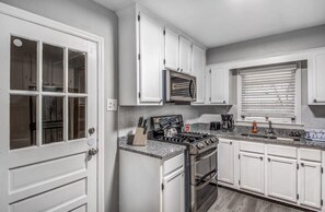 House, Multiple Beds, Patio, Garden View (Perkins Paradise) | Private kitchen