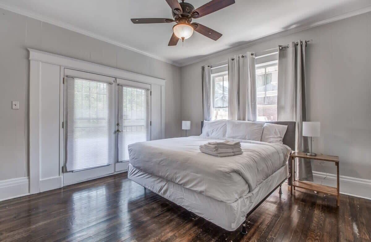 House, Multiple Beds, Patio, Garden View (Parkway Nest) | 4 bedrooms, individually decorated, individually furnished, bed sheets