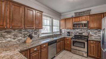 House, Multiple Beds, Patio, Garden View (Parkway Nest) | Private kitchen | Coffee/tea maker