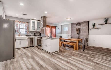 House, Multiple Beds, Patio, Garden View (Quince Cottage) | Private kitchen | Coffee/tea maker