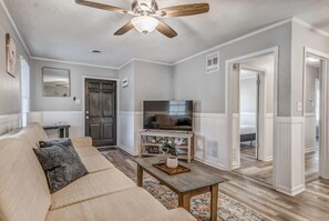 House, Multiple Beds, Patio, Garden View (Quince Cottage) | Living area - Quince Cottage (Memphis)