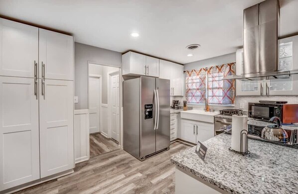 House, Multiple Beds, Patio, Garden View (Quince Cottage) | Private kitchen | Coffee/tea maker - Quince Cottage (Memphis)