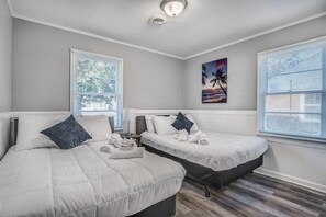 Hus - flera sängar - uteplats - utsikt mot trädgården (Quince Cottage) | 4 sovrum, individuell inredning, unika möbler och sängkläder