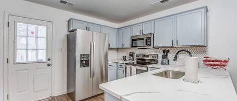 House, Multiple Beds, Patio, Garden View (High Point Terrace Escape 6) | Private kitchen | Coffee/tea maker