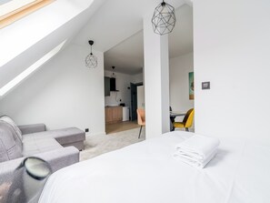 Iron/ironing board, WiFi, bed sheets