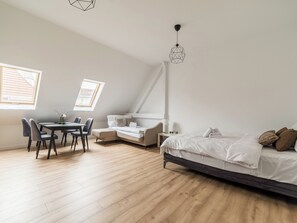 Iron/ironing board, WiFi, bed sheets