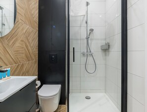 Shower, hair dryer, towels - Wilson Park Serene Studio #4 (Poznań)