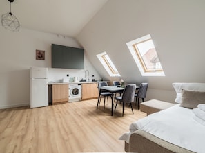 Iron/ironing board, WiFi, bed sheets