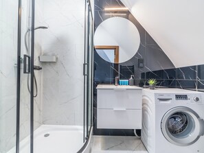 Shower, hair dryer, towels