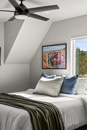 6 habitaciones, tabla de planchar con plancha y cuna de viaje 