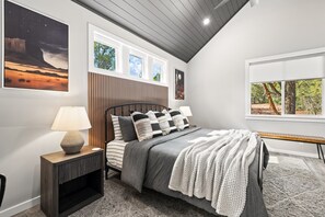 6 habitaciones, tabla de planchar con plancha y cuna de viaje