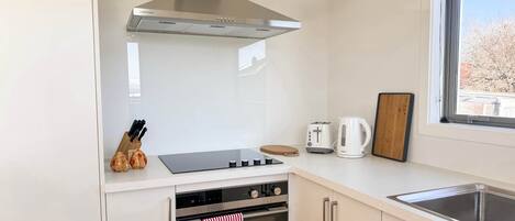 Fridge, stovetop