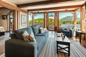 Smart-TV, Kamin, Bücher