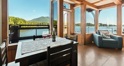 NEW-Safe Harbour- Incredible Water Views, Downtown