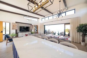 Interior - Jacuzzi • Brand New • Luxury in Every Corner. (Casa Linda)