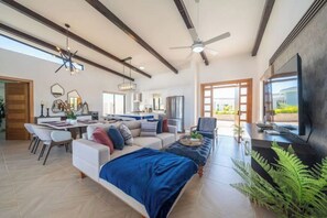 Living area - Jacuzzi • Brand New • Luxury in Every Corner. (Casa Linda)