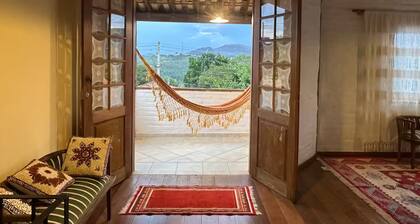 Colonial house with mountain views, pet friendly, with 3 parking spaces