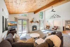 TV, fireplace, printers - Melody Retreat at Tahoe Donner by Tahoe Getaways - Pet-Friendly Monthly Lease w Hot Tub (Truckee)