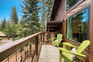 Property grounds - Melody Retreat at Tahoe Donner by Tahoe Getaways - Pet-Friendly Monthly Lease w Hot Tub (Truckee)