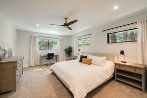 4 Schlafzimmer, Schreibtisch, Bügeleisen/Bügelbrett, Reisekinderbett