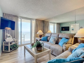 Condo, 2 quartos, sacada, vista para o oceano | Área de estar