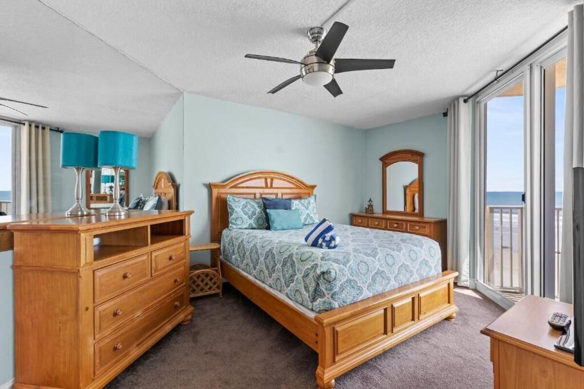 Apartment, 2 Schlafzimmer, Balkon, Meerblick | Schreibtisch, laptopgeeigneter Arbeitsplatz, Bügeleisen/Bügelbrett