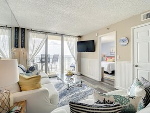 Apartment, 2 Schlafzimmer, Balkon, Meerblick | Wohnbereich