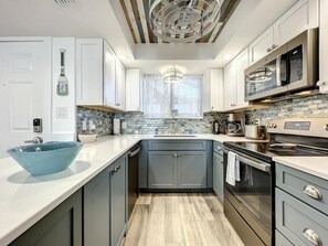 Condo, 2 Bedrooms, Balcony, Ocean View | Private kitchen