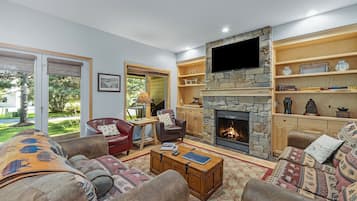 TV, fireplace