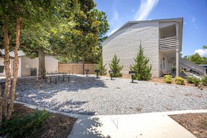 Outdoor dining - The Porter Revival (Ocean Springs)