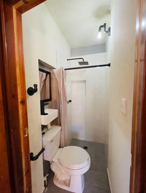 Toallas, jabón, papel de baño
