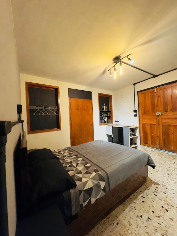 1 bedroom, Internet, bed sheets - Lodging located in the heart of San Cristobal de las Casas. (San Cristóbal de las Casas)