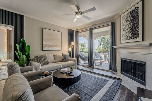 Cozy 2BR 2BA • Pool • Gym • Free Parking